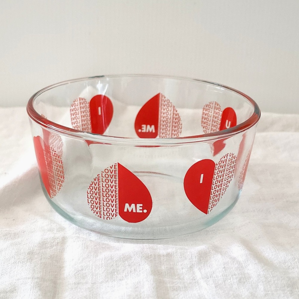 Pyrex 1 QT I Love U/U Love Me Glass Bowl Red Hearts #7201
